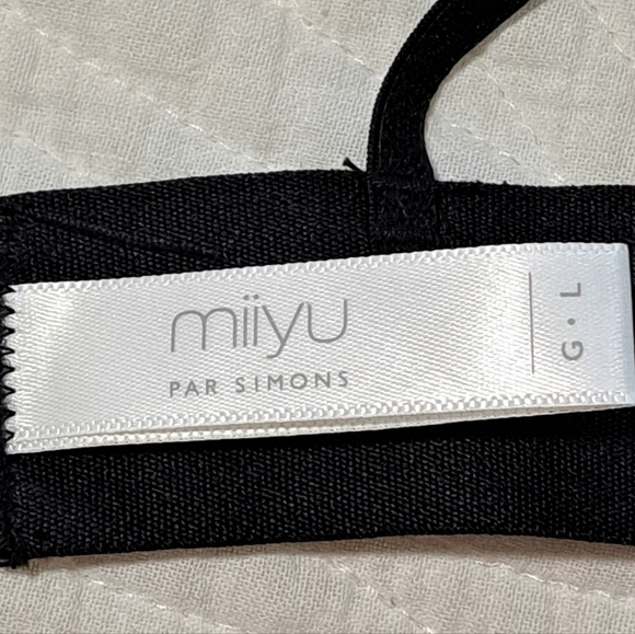 Elegant Miiyu Black Lace Bralette from Simons - Picture 10 of 13